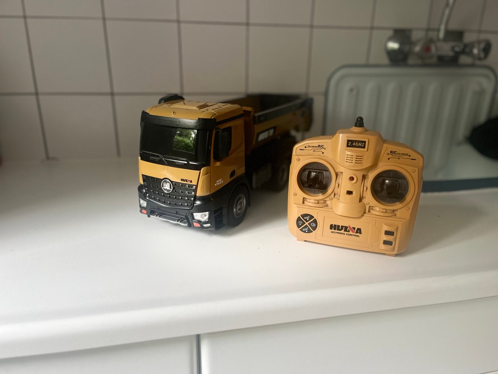 HUINA RC Vrachtwagen met Nieuwe Accu en Oplader, Groter dan 1:32, Zo goed als nieuw, Truck, Ophalen