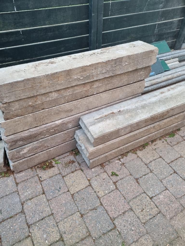 Opsluitbanden  Gratis, Tuin en Terras, Tegels en Klinkers, Ophalen of Verzenden, Beton, Minder dan 5 m², Overige typen