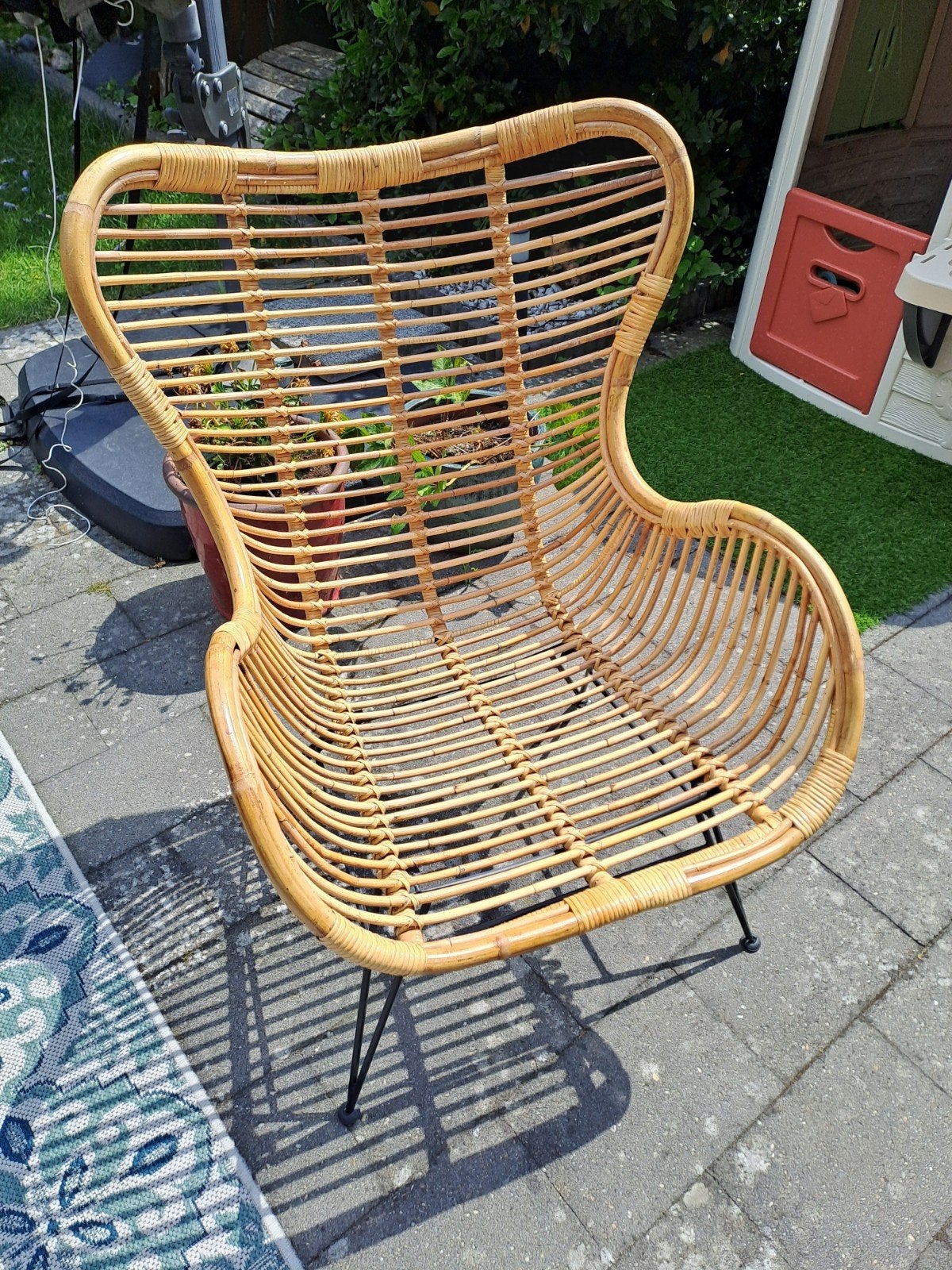 Rotan stoel met metalen onderstel, Huis en Inrichting, Stoelen, Overige kleuren, Bohemian, Ophalen of Verzenden, Zo goed als nieuw
