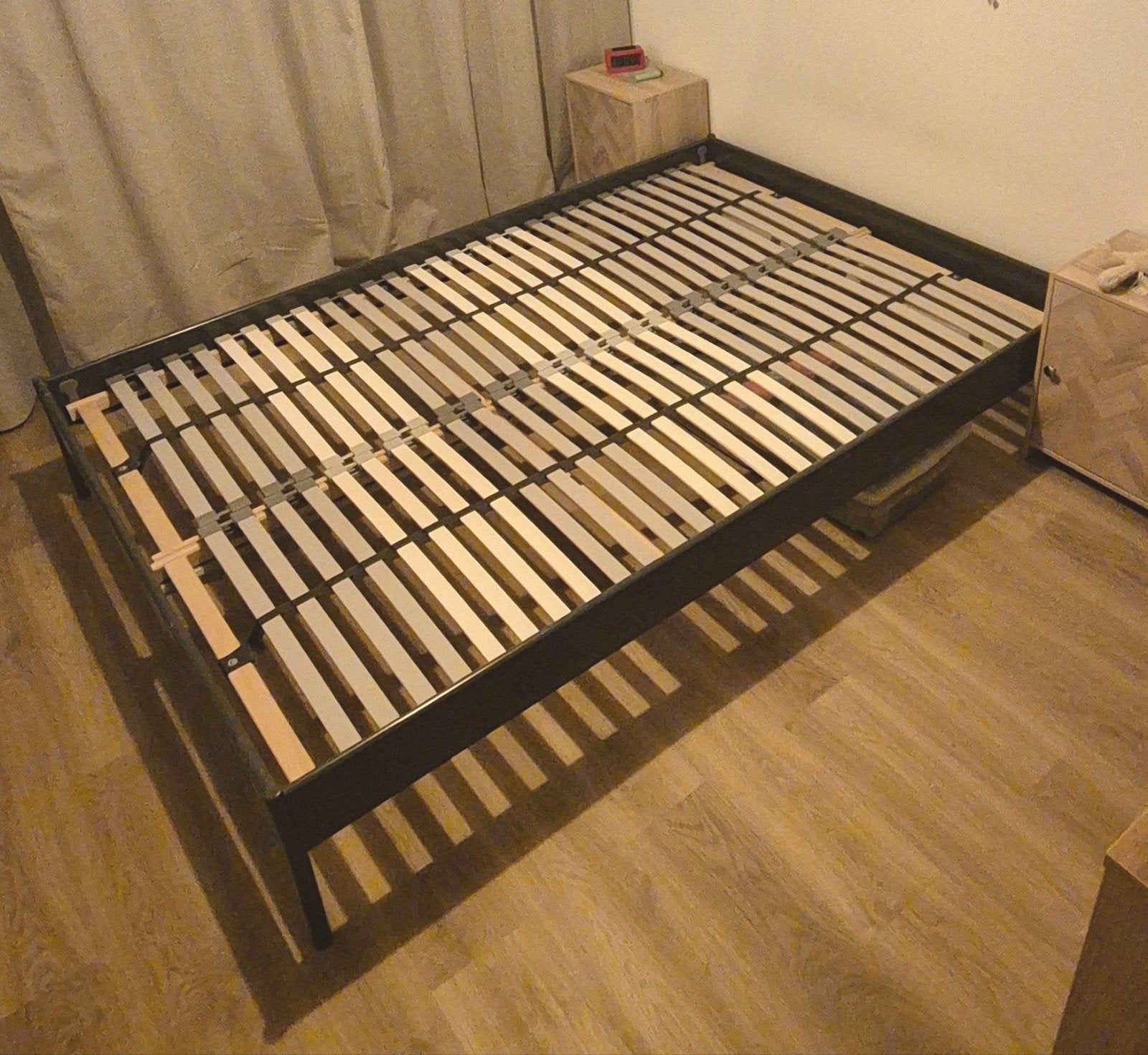 Bed (twijfelaar) 140cm frame+lattenbodem+pocketveringmatras, Ophalen, Gebruikt, 140 cm, Twijfelaar