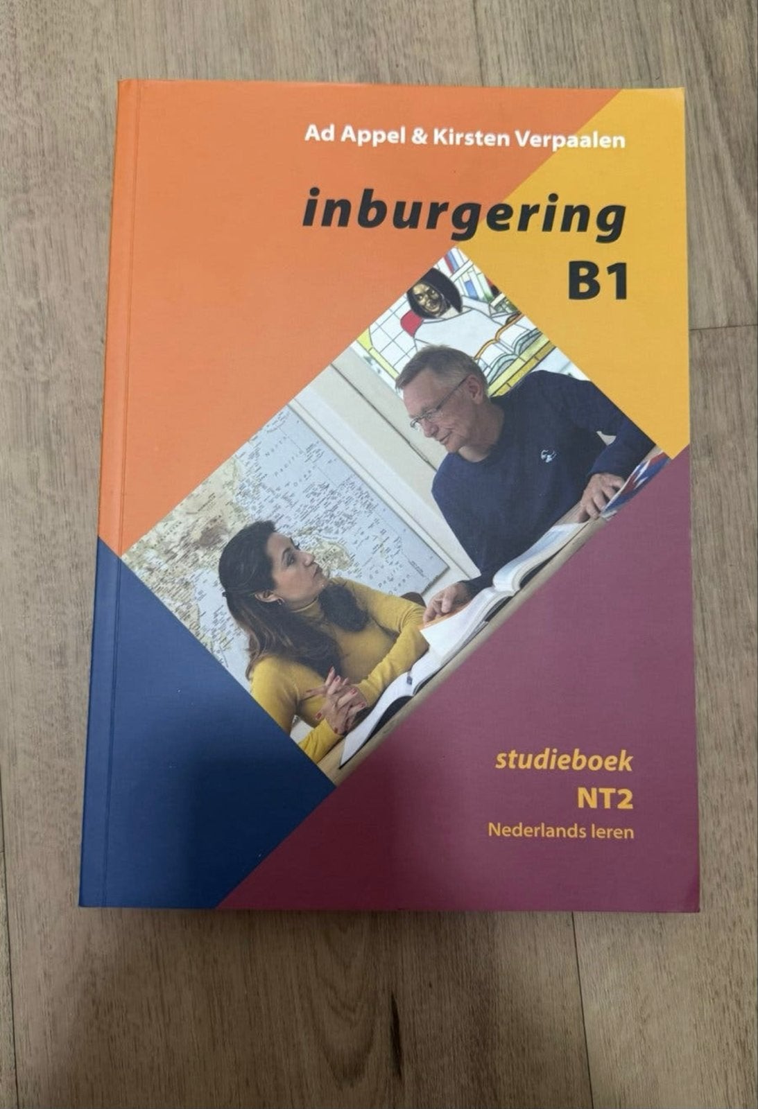 Inburgering B1 studieboek NT2 Nederlands leren, Boeken, Ophalen of Verzenden, Alpha, Zo goed als nieuw, Overige niveaus
