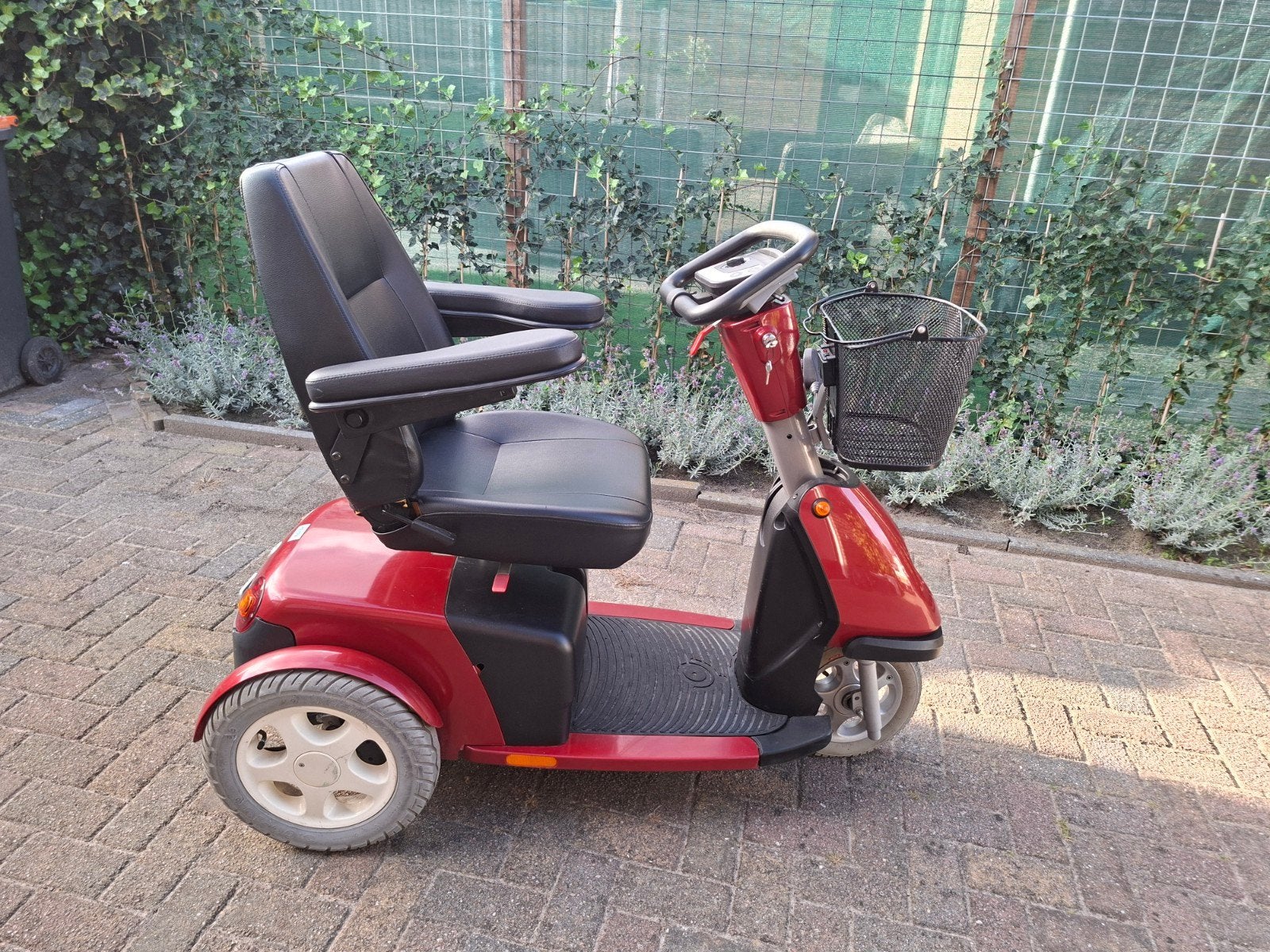 Sunrise Medical/ Scootmobiel Sterling Trophy 6 3-Wiel rood, Ophalen, Gebruikt, 26 t/m 35 km, 16 km/u of meer
