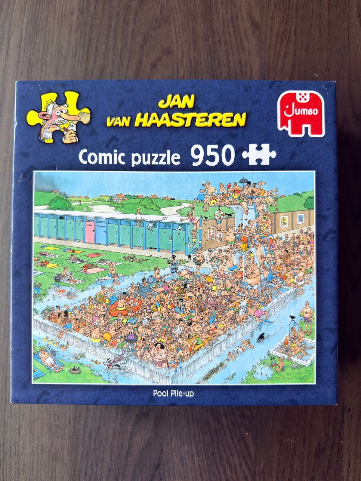 Jan van Haasteren Comic Puzzel - Pool Pile-up (950 stukjes), Ophalen of Verzenden, 500 t/m 1500 stukjes, Zo goed als nieuw, Legpuzzel