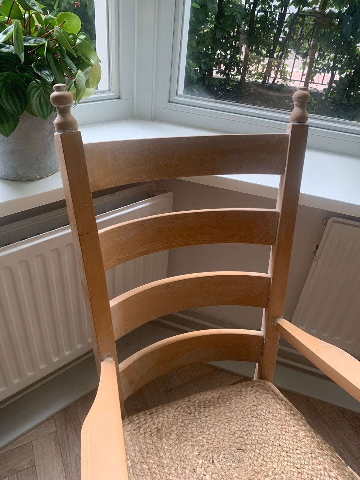 Houten schommelstoel, Ophalen
