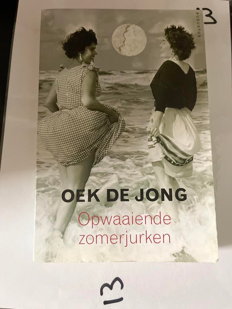 Opwaaiende zomerjurken - Oek de Jong (Boek), Boeken, Ophalen of Verzenden, Zo goed als nieuw, Nederland