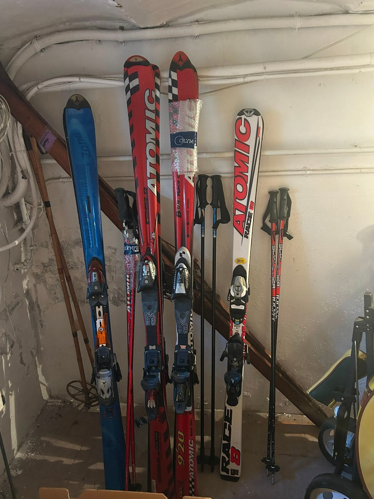 4 st atomic Ski’s incl stokken, Sport en Fitness, Ophalen, Gebruikt, Ski's, Overige merken