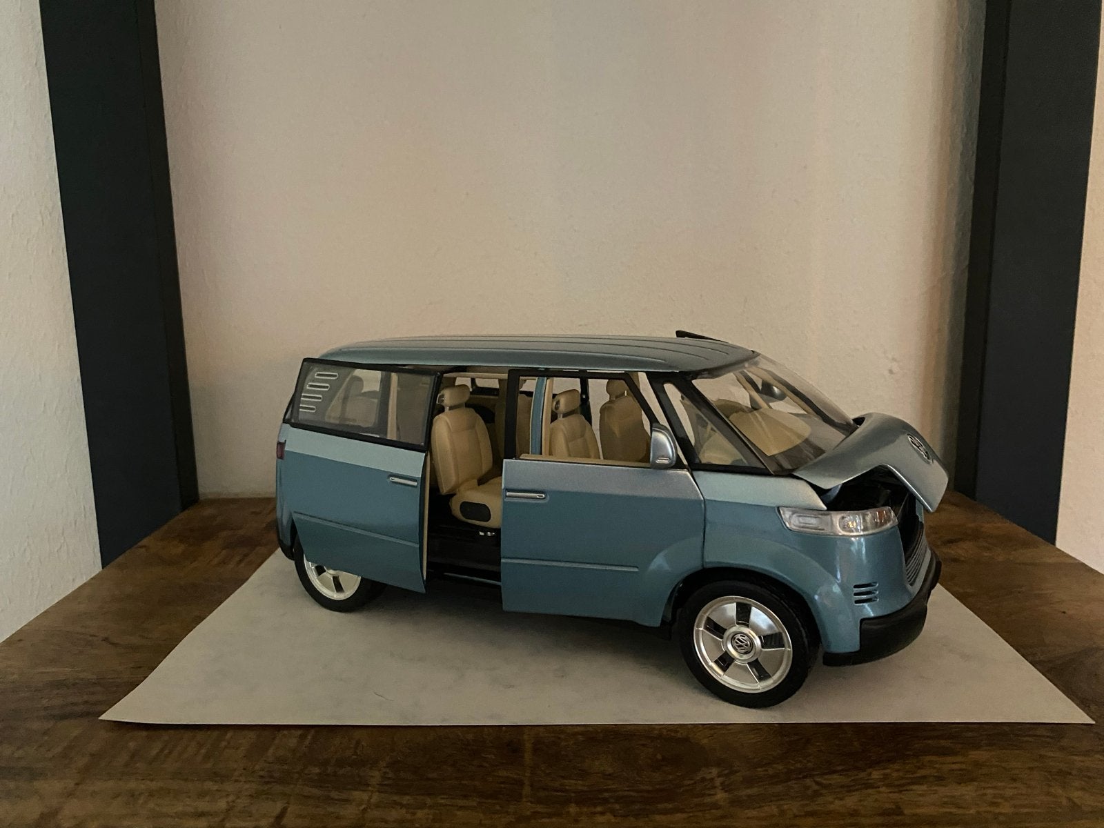Volkswagen Microbus 1:18 Revell, Ophalen of Verzenden, Zo goed als nieuw, Auto, Revell