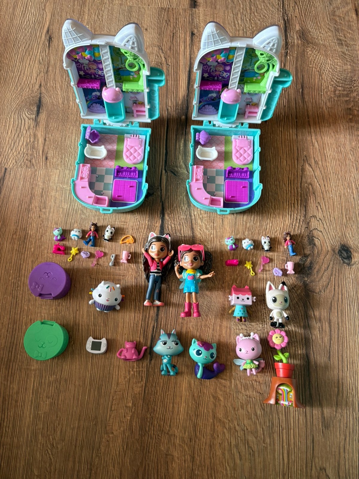Gabby’s poppenhuis poppetjes en polly pocket twee keer, Sieraden, Tassen en Uiterlijk, Kindersieraden, Ophalen, Zo goed als nieuw