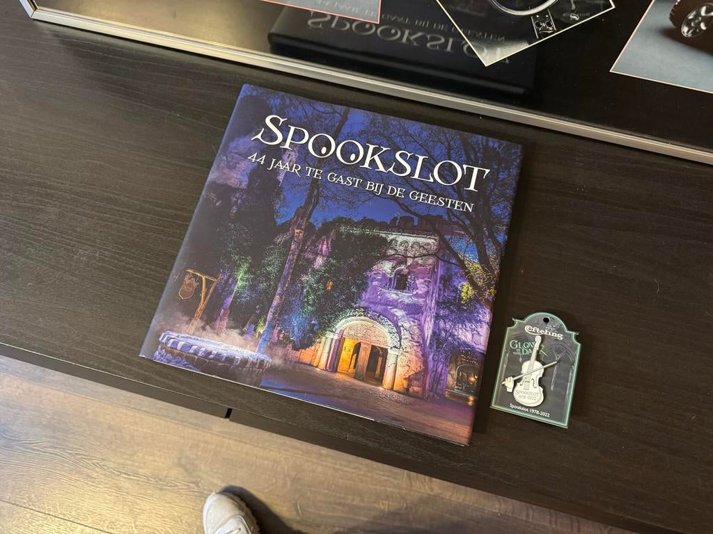 Efteling Spookslot Boek & Glow in the Dark Pin (1978-2022), Ophalen of Verzenden, Nieuw, Overige typen