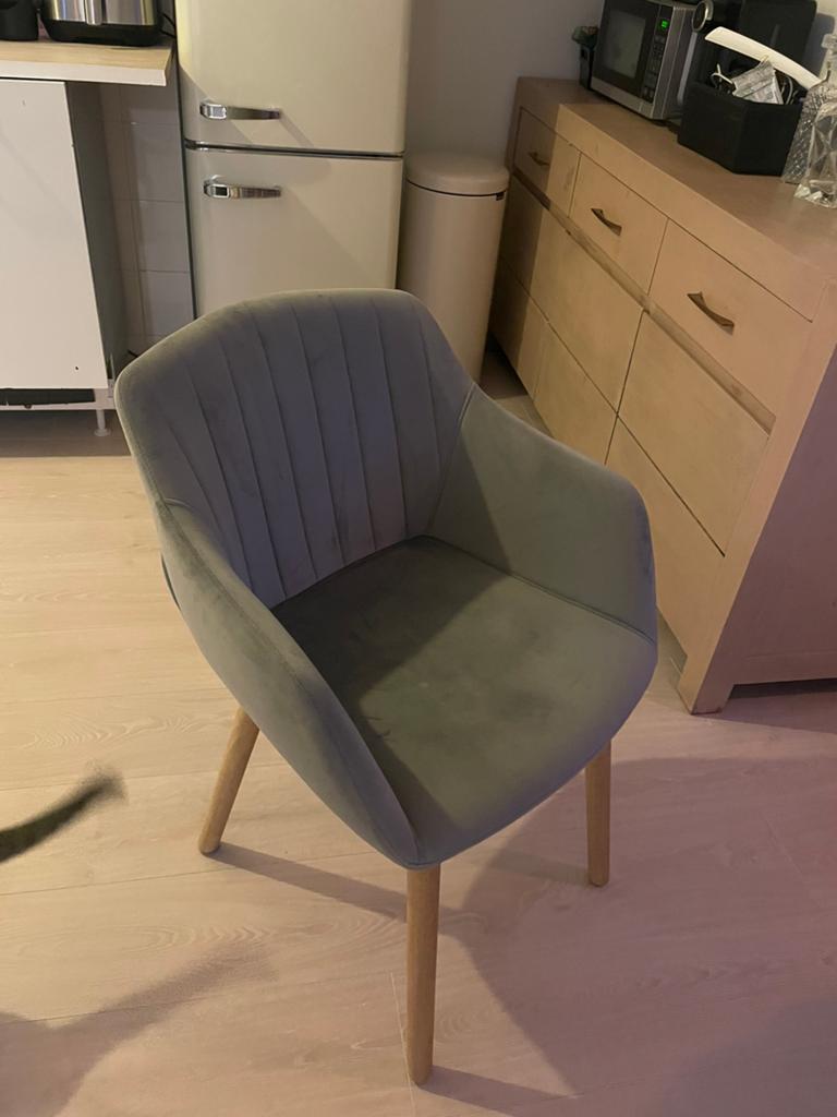 Eetkamerstoelen velvet grijs houten poten 4 stuks, Ophalen, Zo goed als nieuw, Grijs