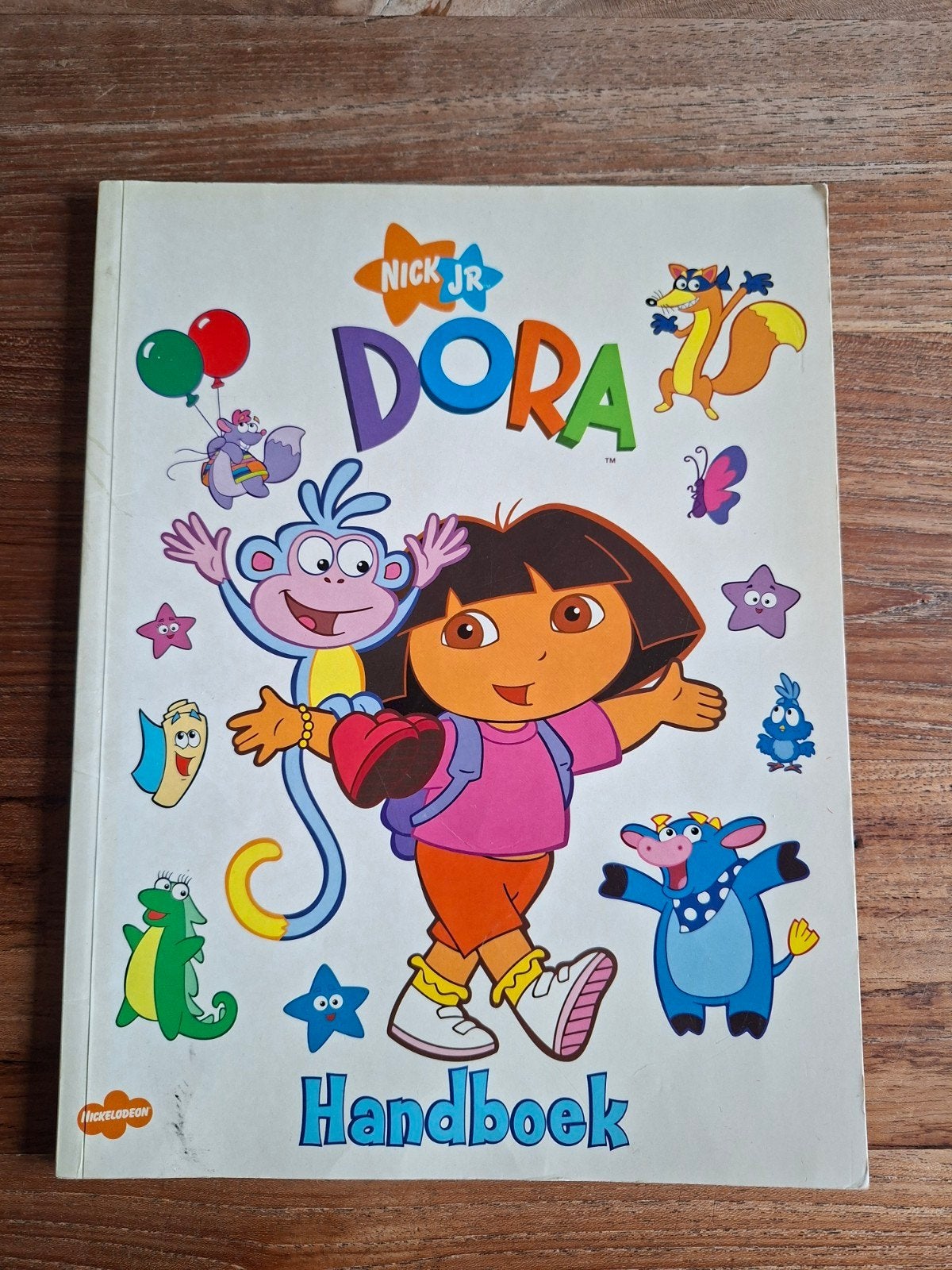 Dora Handboek - Leesplezier voor de kleintjes, Ophalen of Verzenden, Gelezen, Fictie algemeen