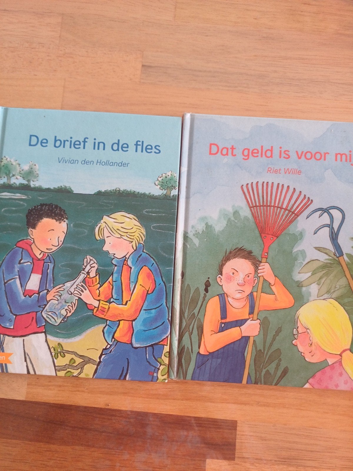 2 zoeklicht dyslexie boekjes Avi 3, Ophalen of Verzenden, Zo goed als nieuw, Wim Burkunk en Corrie Hafkamp, Fictie algemeen