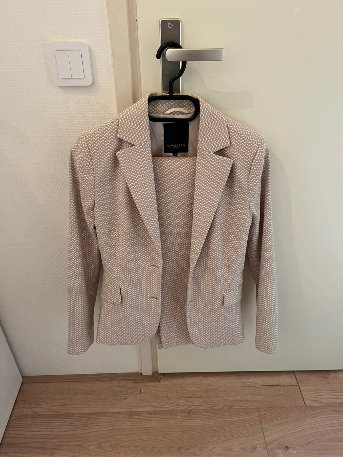 Cavallaro Napoli beige dames jasje/colbert maat M, Ophalen of Verzenden, Zo goed als nieuw, Maat 38/40 (M), Beige