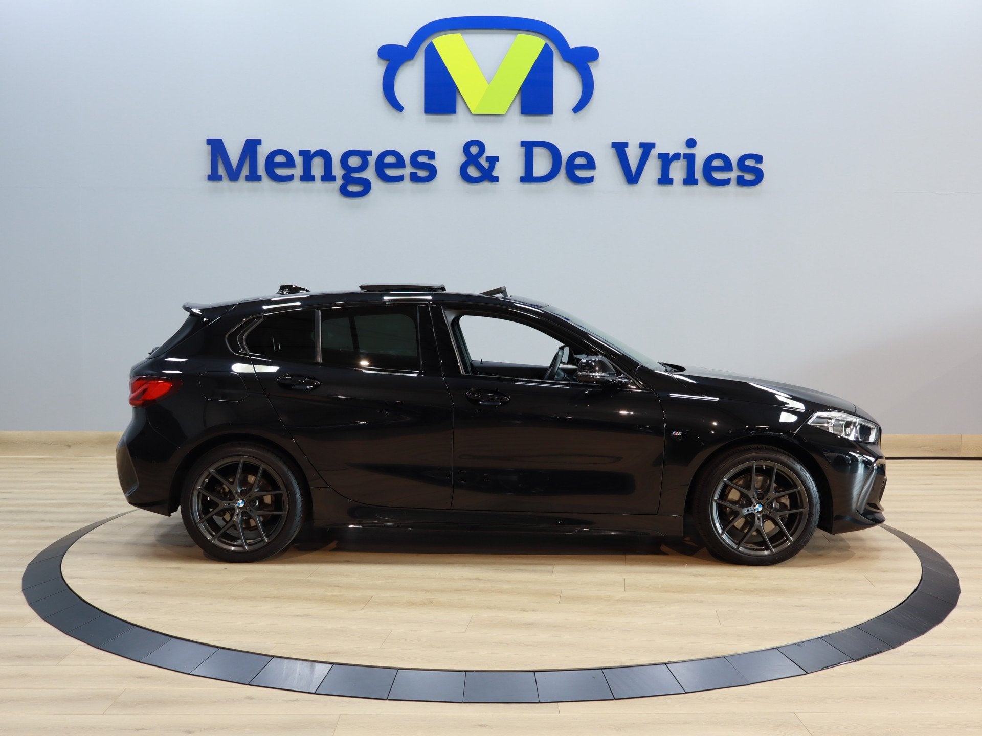 BMW 1-serie 118i Introduction Edition M Sport Airco ECC | Pa, 12 maanden, 136 pk, Gebruikt, Leder en Stof