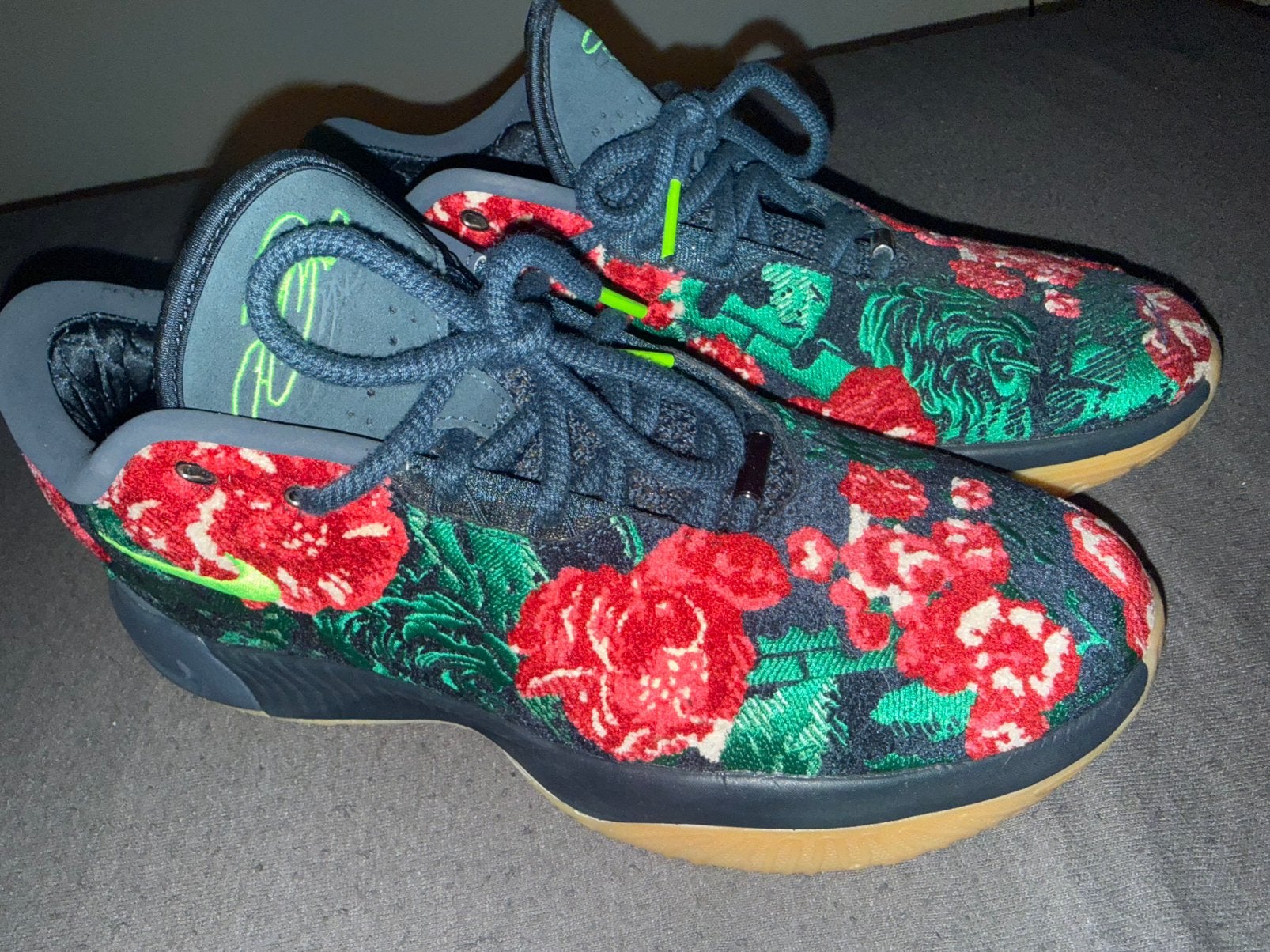 Nike Lebrom PREMIUM, Ophalen of Verzenden, Zo goed als nieuw, Sportschoenen