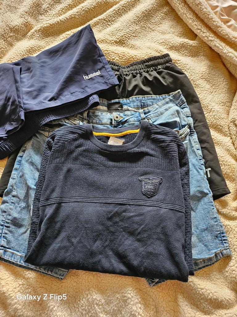 Zeer grote partij kleding voor verkoop bijv Vinted, Ophalen, Zo goed als nieuw