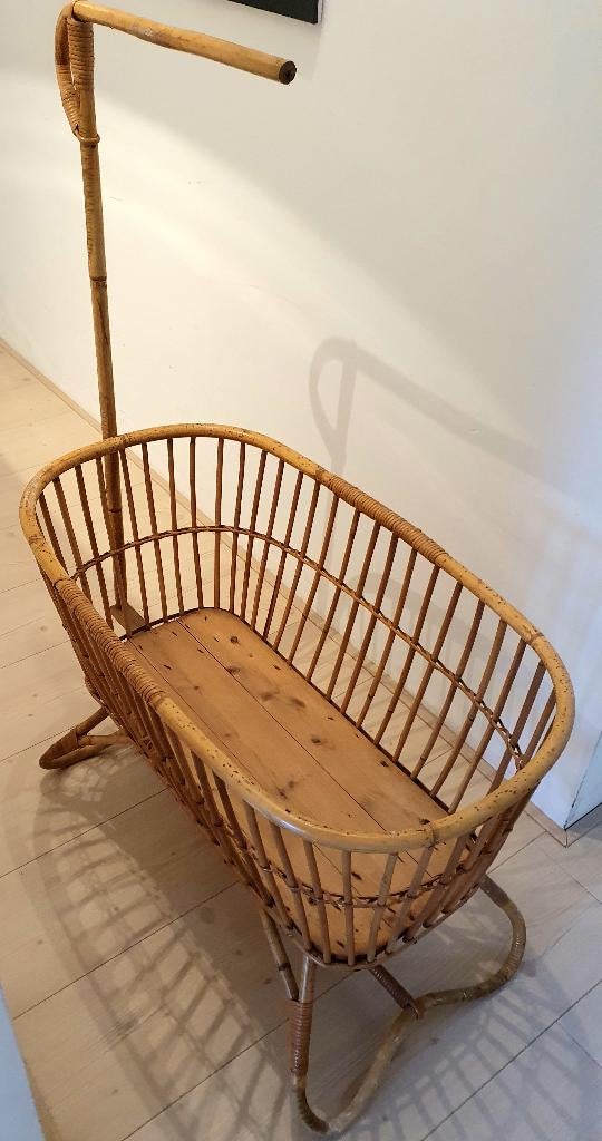 Rotan wieg met losse standaard voor hemeltje, Ophalen, Gebruikt, Wieg