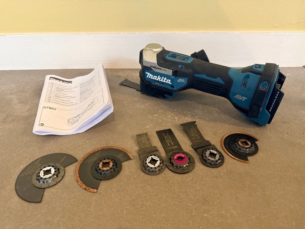 Makita DTM52 18V multitool Starlock Max met Mbox en bladen, Ophalen, Gebruikt