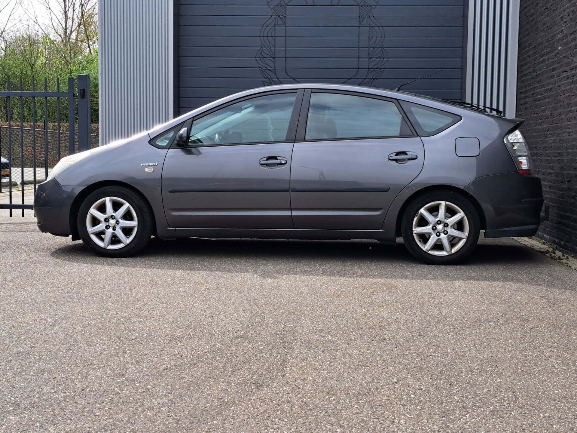 Toyota Prius 1.5 VVT-i Tech Edition Automaat|Ecc|Cruise, Auto's, Toyota, Gebruikt, 4 cilinders, 23 km/l, Origineel Nederlands