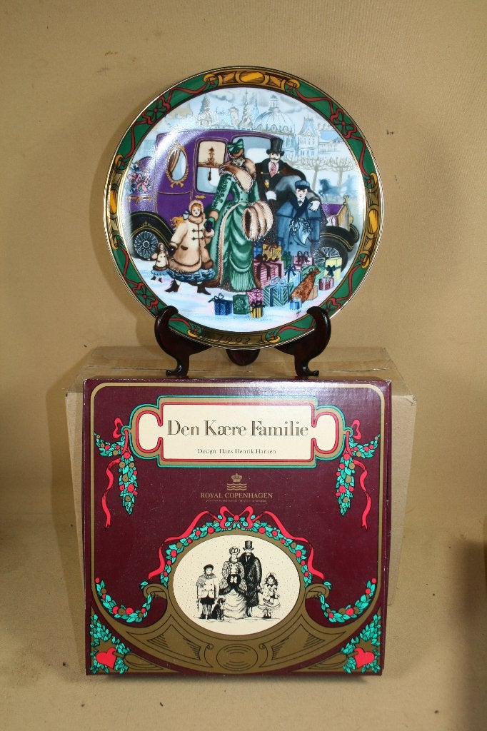 Royal Copenhagen bord Den Kaerre Familie 1992, Ophalen of Verzenden