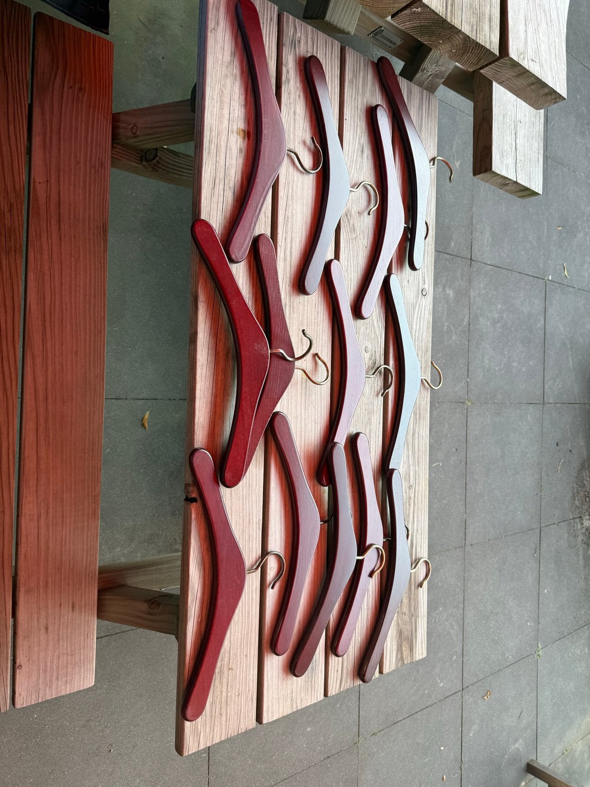 13 klassieke klerenhangers, Ophalen, Gebruikt, Hout, Volwassenen