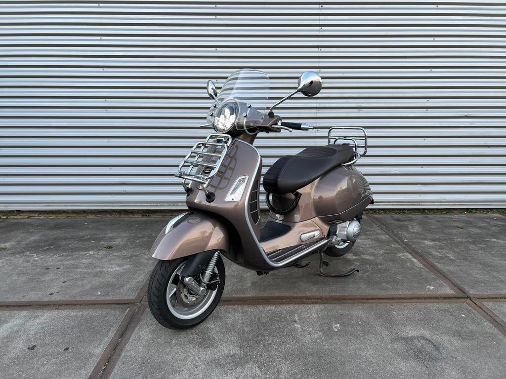 Vespa GTS 300 Touring, Fietsen en Brommers, Scooters | Vespa, Ophalen, Overige modellen, Zo goed als nieuw, Benzine