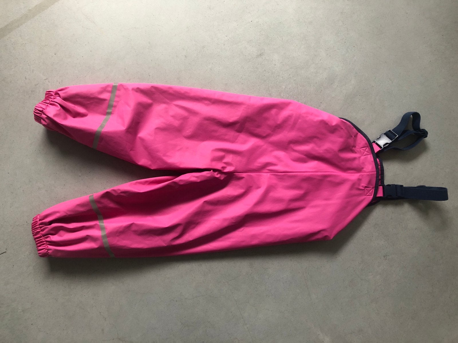 Playshoes roze regenbroek gevoerd met bretels, maat 104, Playshoes, Overige typen, Meisje, Ophalen of Verzenden