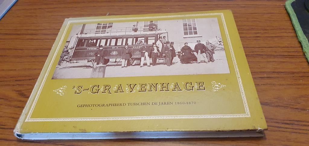 's-Gravenhage gephotographeerd tusschen 1860-1870 -uitg 1968, Ophalen of Verzenden, Gelezen, Mej L J van der Haer