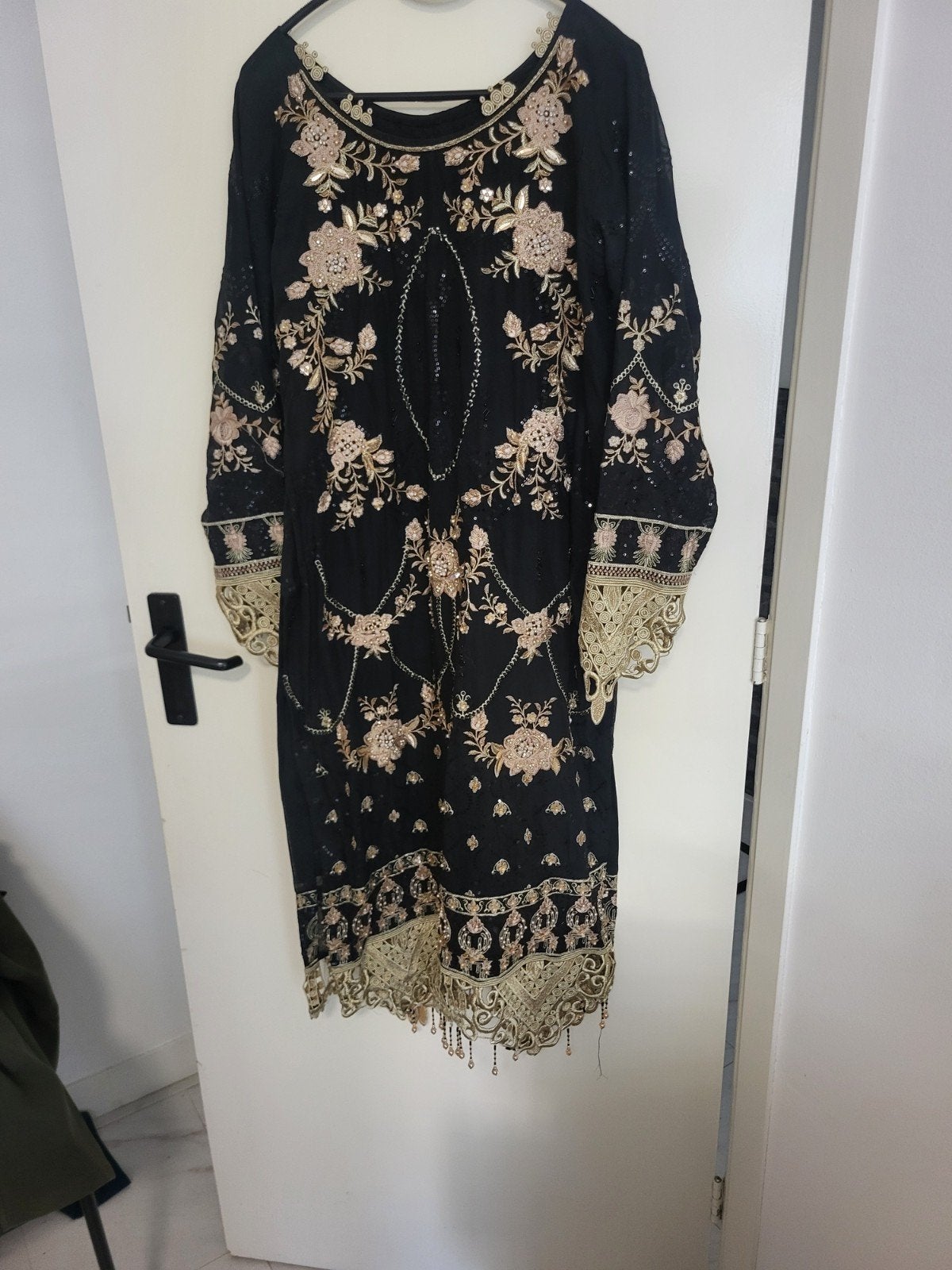 Zwarte Indiase jurk met broek en sjaal, maat M, Kleding | Dames, Jurken, Zwart, Maat 42/44 (L), Ophalen of Verzenden, Knielengte
