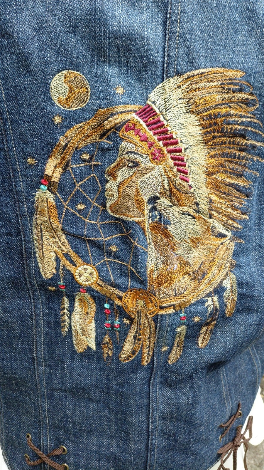 Uniek Upcycled Denim Gilet met Machinaal Borduurwerk, Maat 38/40 (M), Blauw, Ophalen of Verzenden, Onbekend