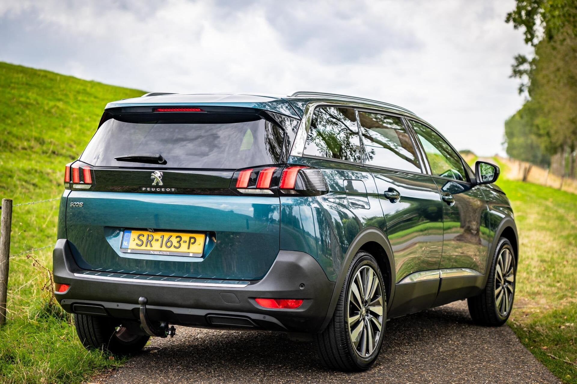 Peugeot 5008 1.2 PureTech Blue Lease GT-Line|7P|Nap|Trekhaak, Auto's, Voorwielaandrijving, Parkeersensor, Gebruikt, Euro 6