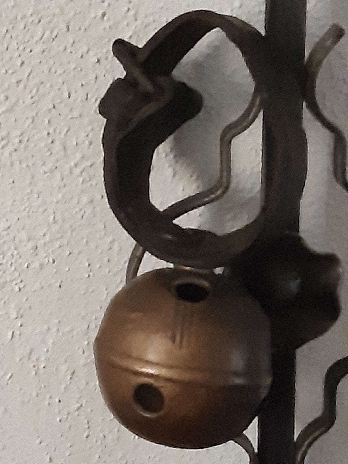 Gr oude koperen-,bronzen bel ,sleets,patina met leren riem, Antiek en Kunst, Curiosa en Brocante, Ophalen of Verzenden