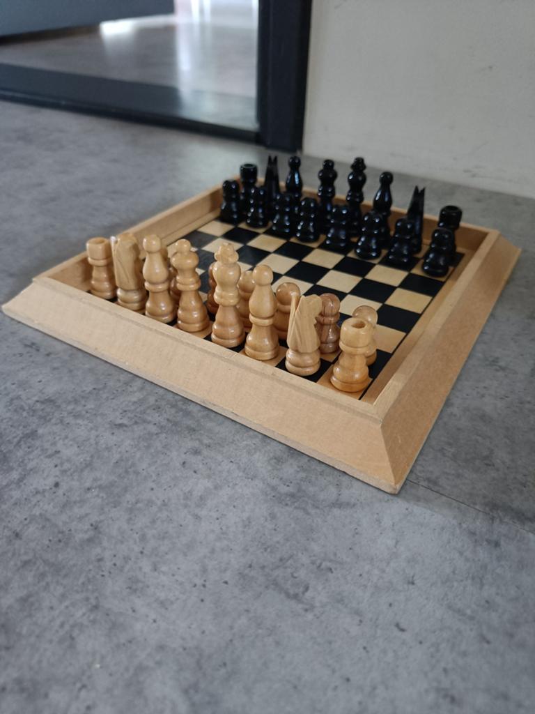 Houten schaakspel met schaakstukken, Ophalen of Verzenden, Minder dan 500 stukjes, Zo goed als nieuw, Schaken