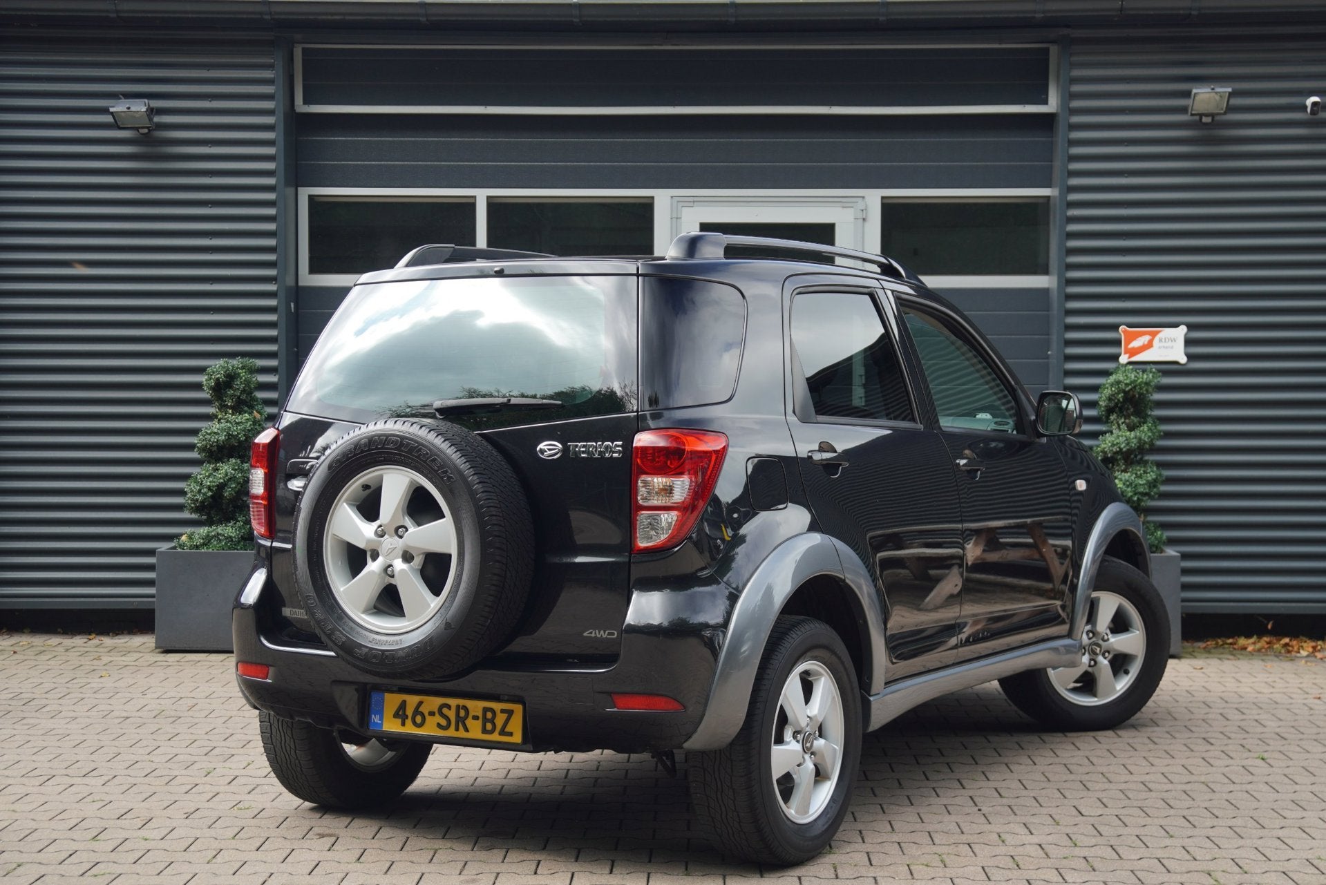 Daihatsu Terios 1.5-16v Exclusive LEDER 4WD ORIG NL NAP, Auto's, 1350 kg, Gebruikt, Zwart, 1165 kg