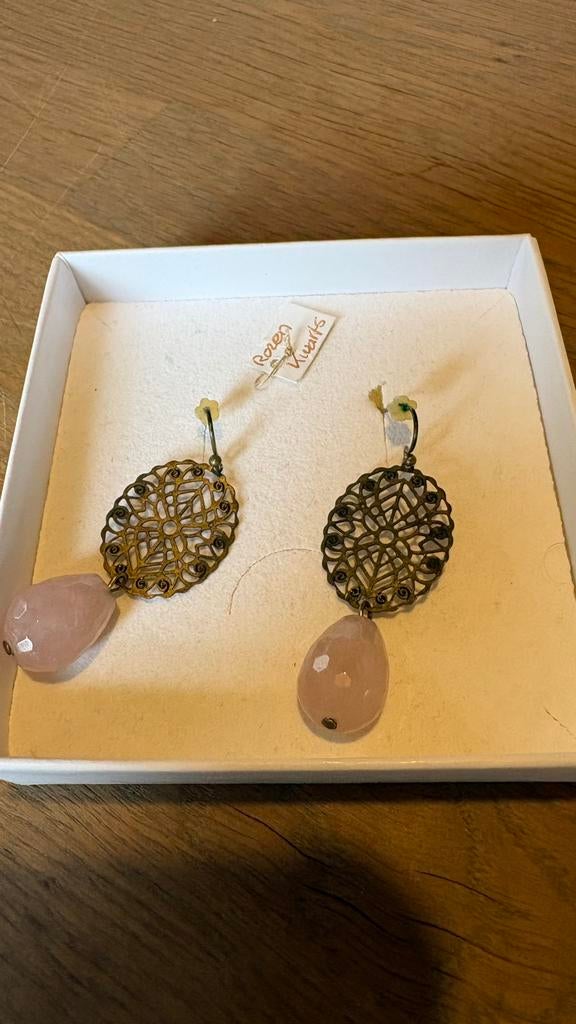 Rozekwarts oorbellen van Ellen Meijer, Sieraden, Tassen en Uiterlijk, Overige materialen, Hangers, Ophalen of Verzenden, Zo goed als nieuw