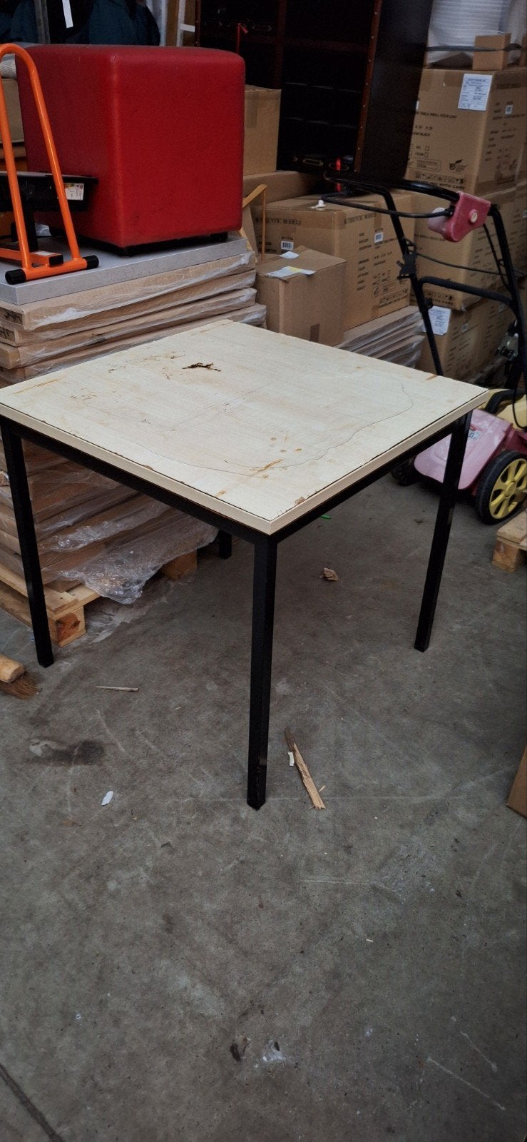 Tafel 80x80 met stevig frame, blad is slecht, Ophalen, Gebruikt