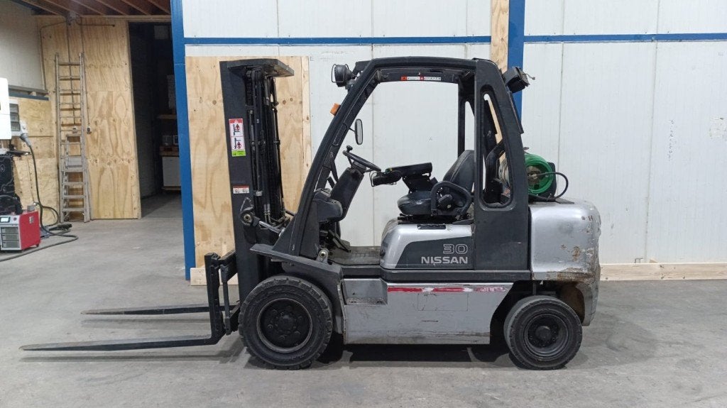 3tons Nissan LPG heftruck  triplo mast/side shift €4700, Zakelijke goederen, Ophalen