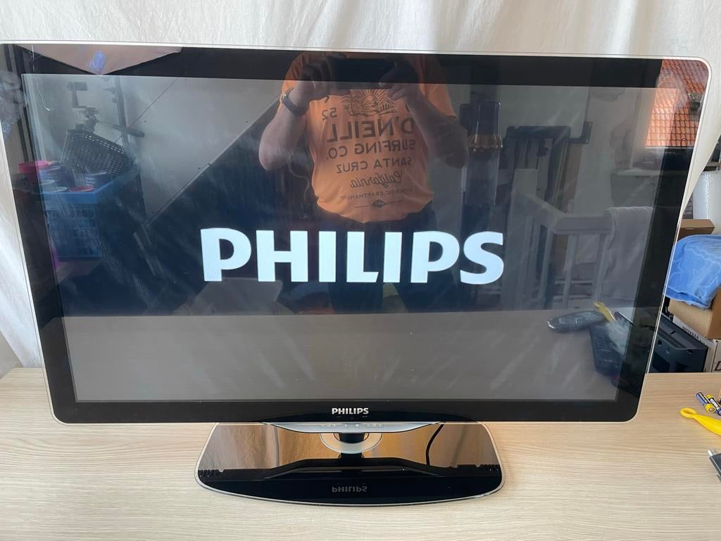 Philips TV - Full HD LED TV (37” ?) met ambient light, Ophalen, Philips, 50 Hz, Gebruikt