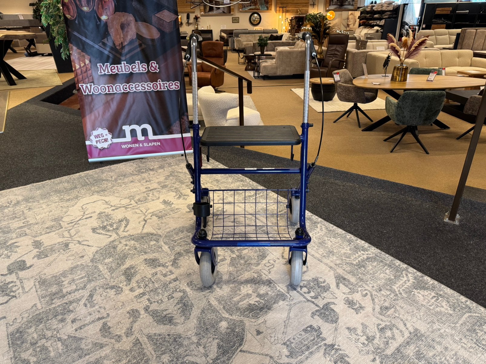 Thuasne - Rollator Quatro - Opvouwbaar - Blauw - 10,2 kg, Diversen, Ophalen, Zo goed als nieuw, Mwonenenslapen, Mwonenenslapen@ziggo.nl