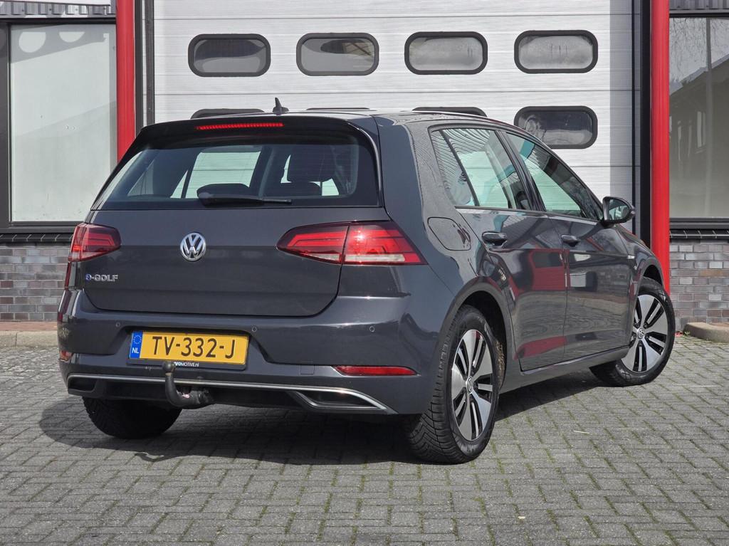 Volkswagen e-Golf 36kWh Leer/LED/Navi/ACC/Stoelverw/CarPlay, Auto's, 136 pk, Gebruikt, Met garantie (alle), 231 km