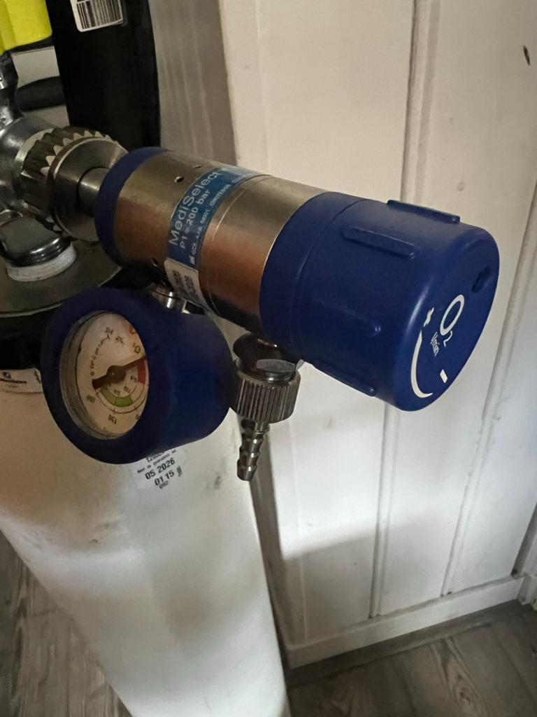 10 liter zuurstof cilinder incl zuurstofdrukregelaar, Diversen, Ophalen of Verzenden, Zo goed als nieuw