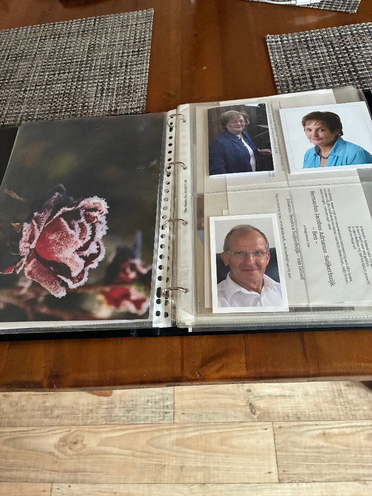 50 Rouwkaarten  / Herdenkingsprentjes met en zonder foto, Ophalen of Verzenden