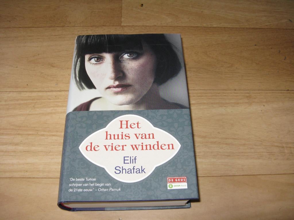 Elif Shafak - Het huis van de vier winden, Boeken, Romans, Zo goed als nieuw, Ophalen of Verzenden