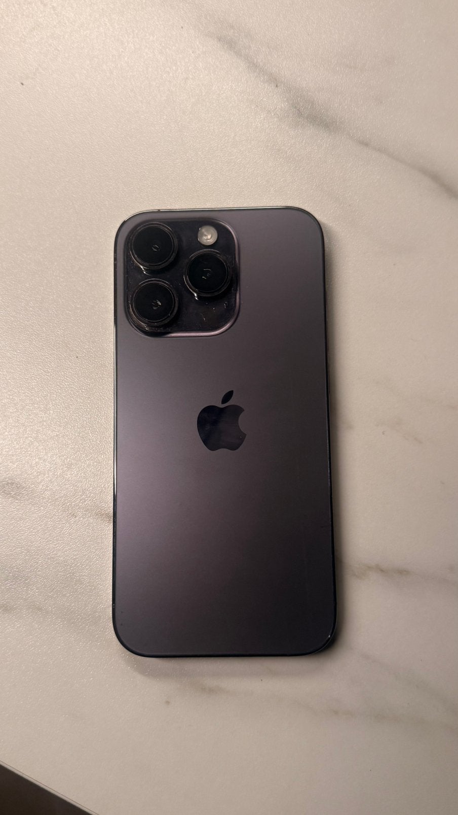 Iphone 14 PRO |SCHERM IS NIET KAPOT, DIT IS EEN BESCHERMLAAG, Paars, Ophalen of Verzenden, Zo goed als nieuw, 90 %