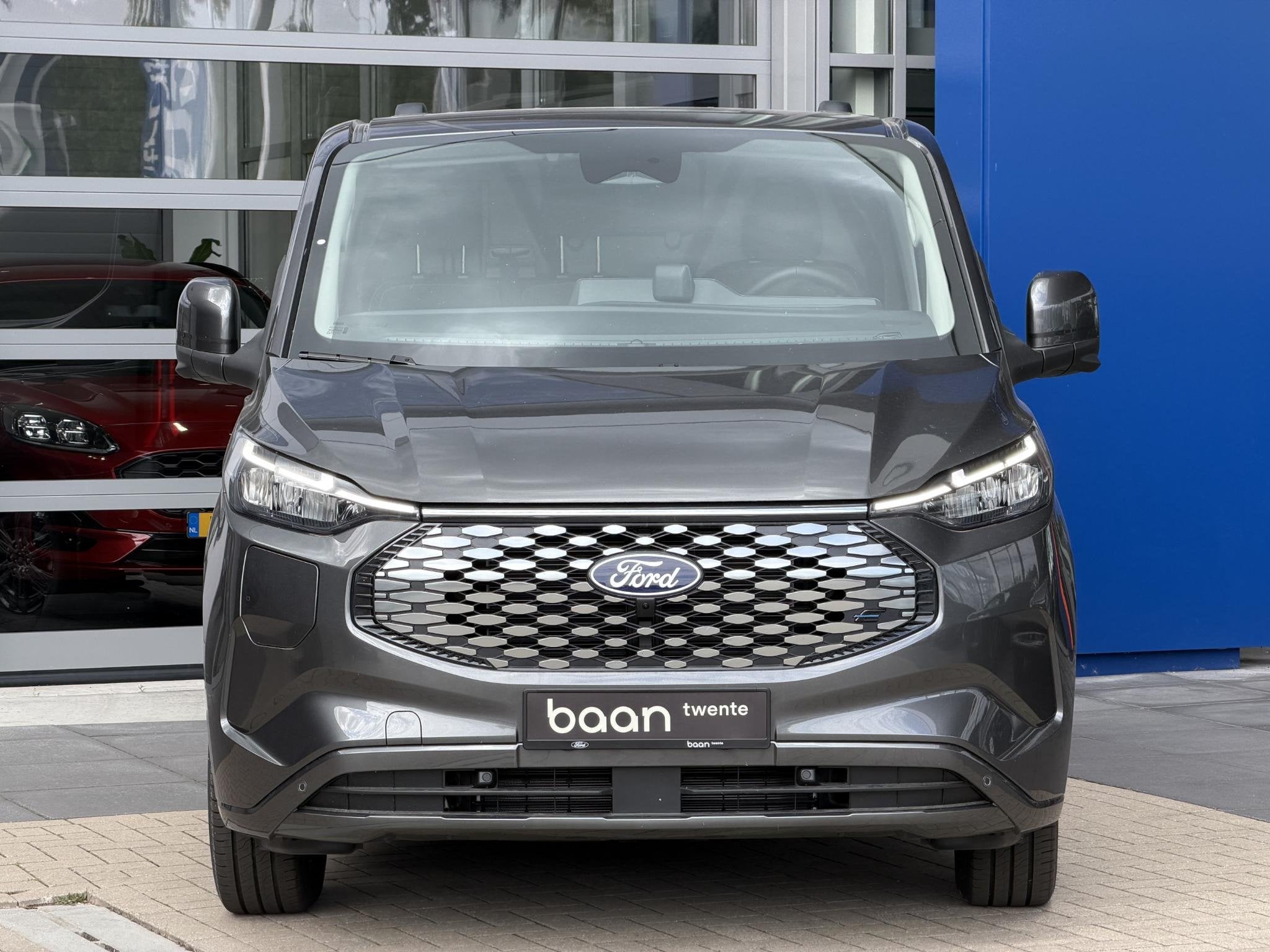Ford E-Transit Custom 340 L2H1 Limited 71 kWh 218 PK | Direc, Automaat, 12 maanden, 71 kWh, 470 min