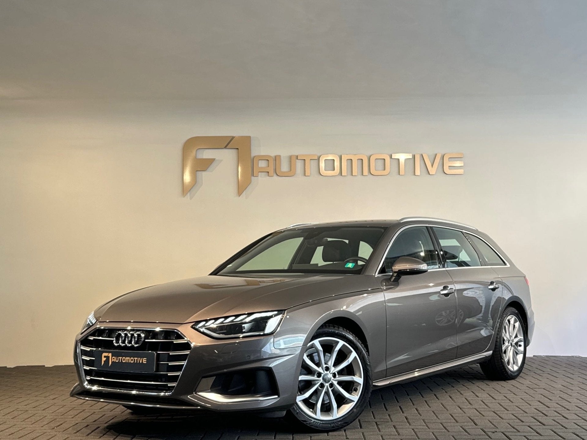 Audi A4 Avant 35 TFSI Launch edition Sport Memory|Leer|CarPl, Gebruikt, 4 cilinders, A4, Leder