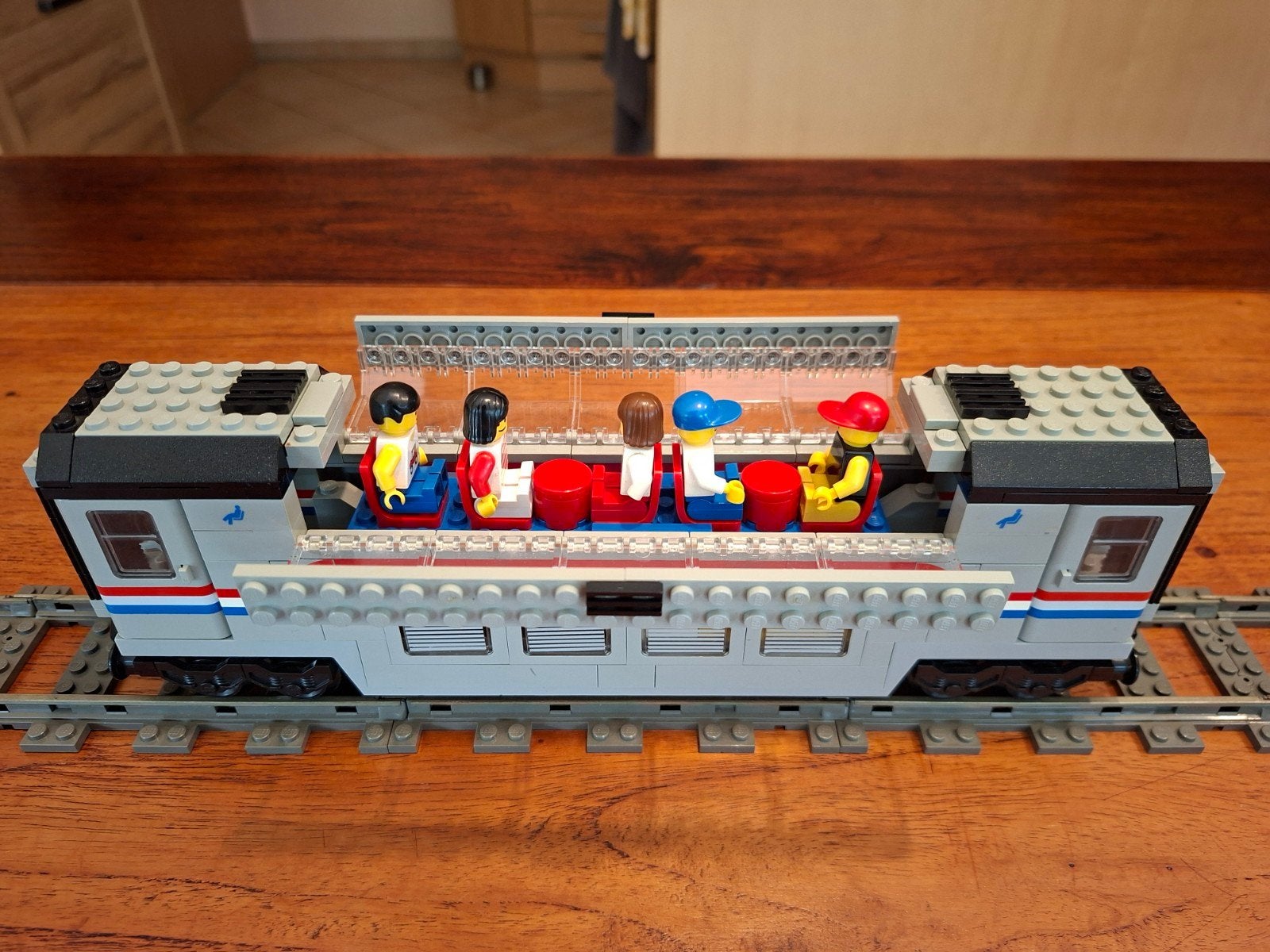 LEGO TREIN 4547 METRO-LINER PANORAMA-WAGON CLUBCAR, Lego, Ophalen of Verzenden, Zo goed als nieuw, Minifiguur