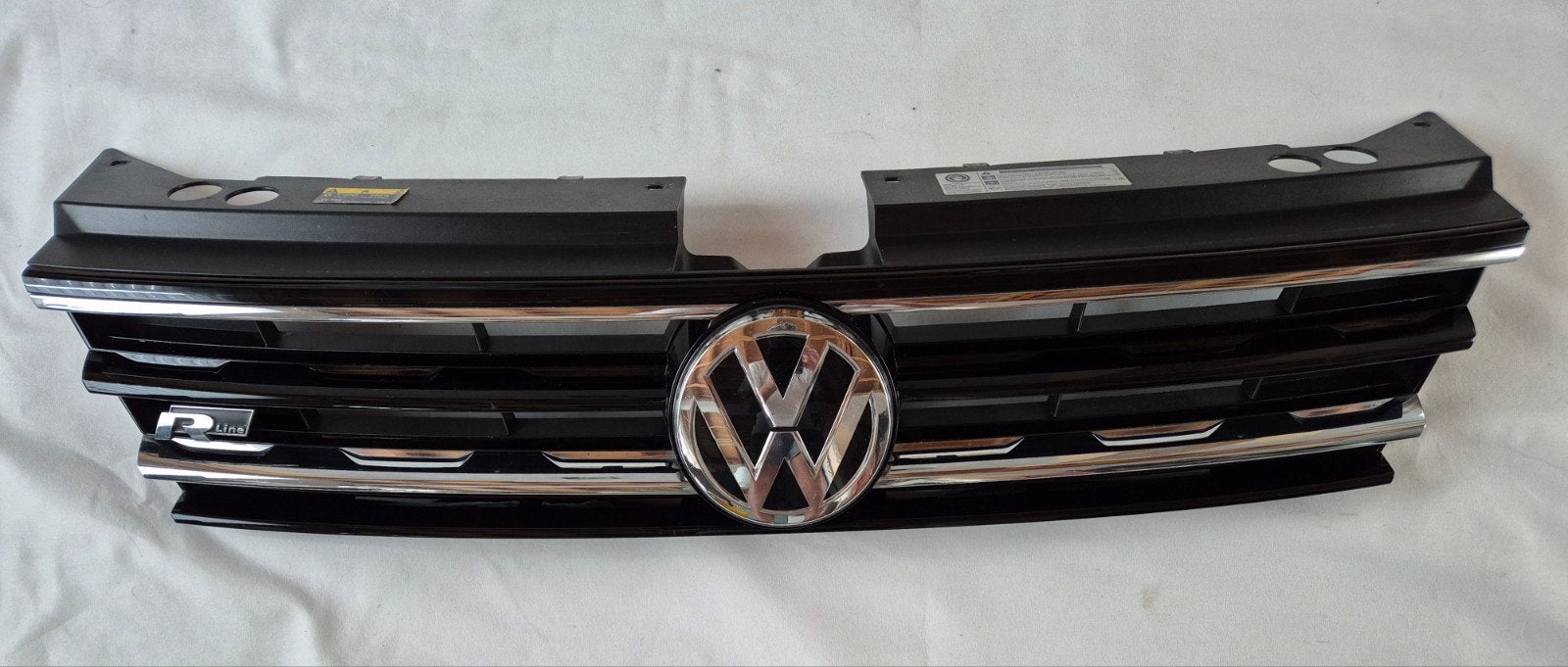 5NA VW TIGUAN R R-LINE GRILLE GRIL+ LOGO VW + LOGO R LINE, Auto-onderdelen, Carrosserie en Plaatwerk, Gebruikt, Ophalen of Verzenden
