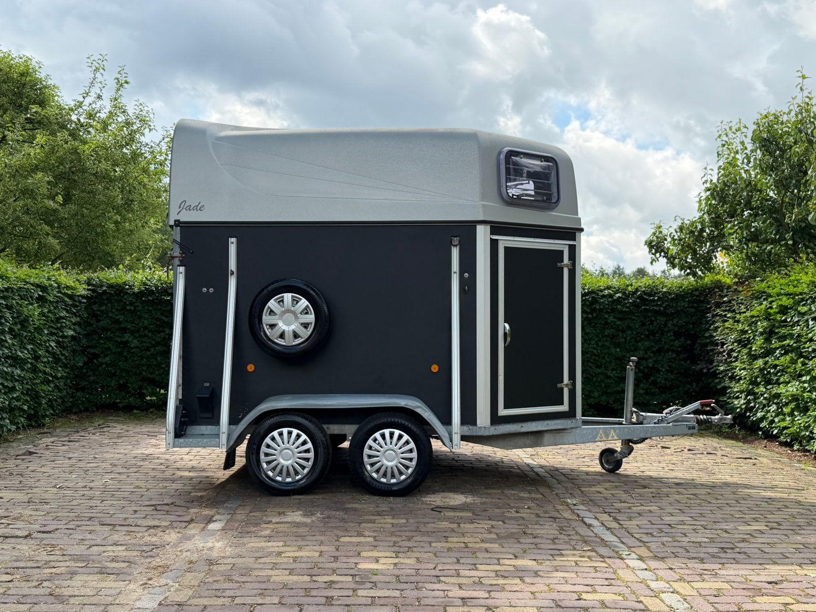 Nette 2 paards xxtrail met aluminium bodem en zadelkamer, Dieren en Toebehoren, Ophalen, Zo goed als nieuw, 2-paards trailer, Xxtrail