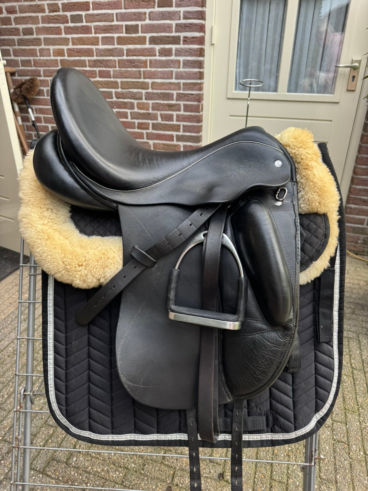 Custom Wolfgang Solo dressuurzadel – 17 inch, Dieren en Toebehoren, Gebruikt, Dressuur, M (17 inch), Diepe zit